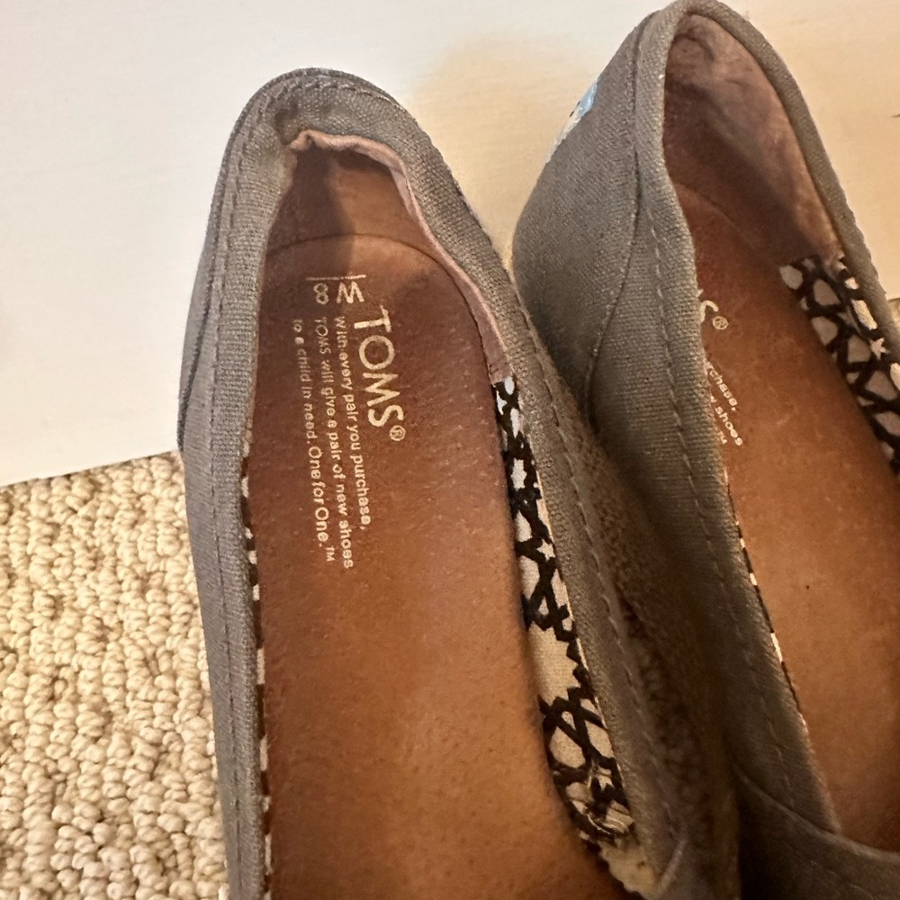 🍒 Tom's Calypso Grey Canvas Peep Wedge Heels Size 8 - Picture 4 of 5